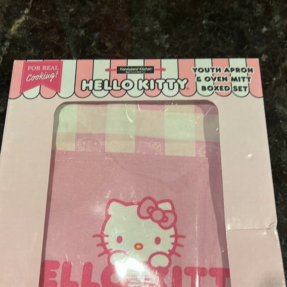HELLO KITTY Youth Apron & Oven Mitt Boxed Set - new in box never opened - Picture 2 of 7